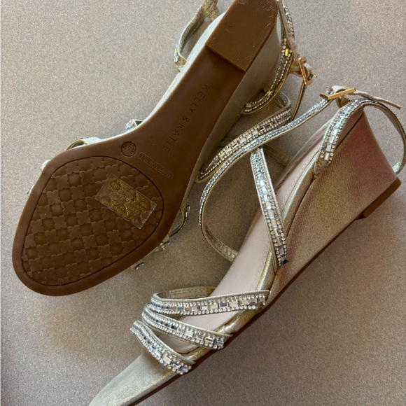 NIB Kelly & Katie Tahada Shimmer Strap Sandals - Picture 6 of 8